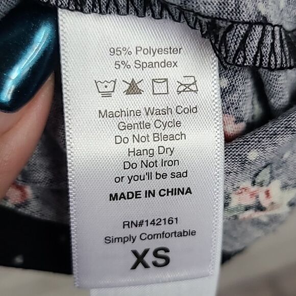 LuLaRoe Stasha Ruffle Top XS 0/2 Black Rose Floral Polka Dot Printed Knit Tee - Picture 11 of 11